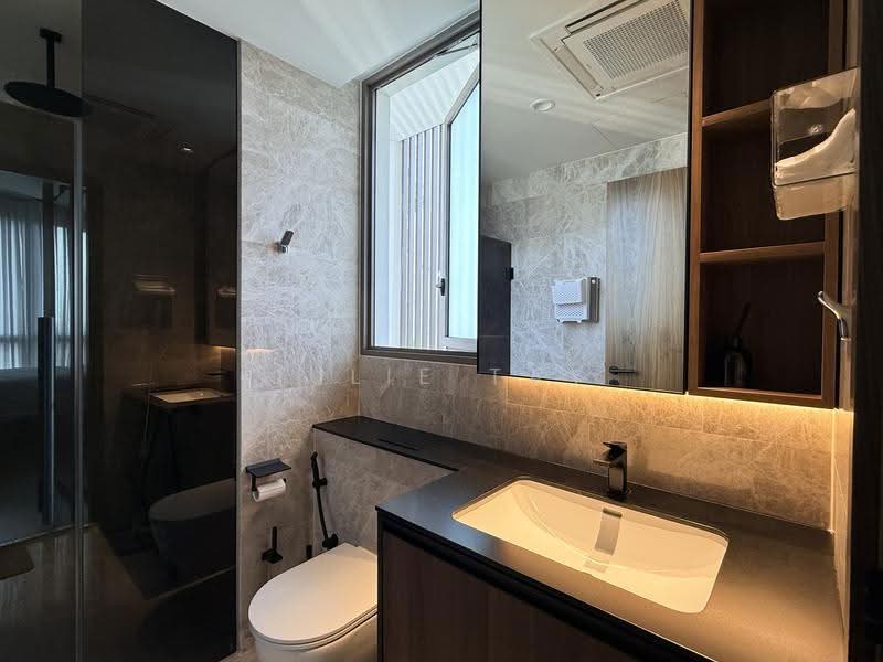 COASTLINE RESIDENCES, 9 Amber Road, East Coast / Marine Parade, 1 Bedroom, 452 sqft, Condominium For Sale, by Julie Tay, 500264197 - Bathroom - PropertyGuru.com.sg