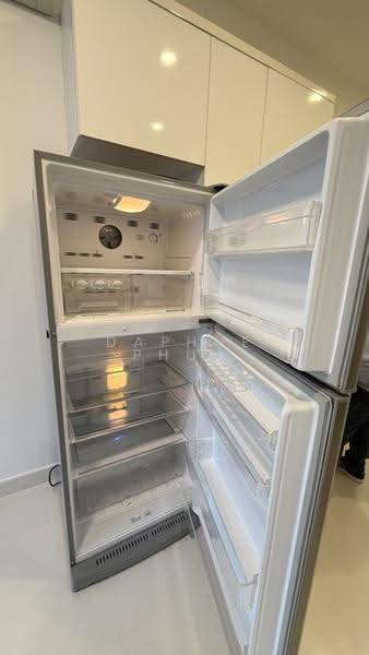 Urban Vista, 8 Tanah Merah Kechil Link, Bedok / Upper East Coast, 1 Bedroom, 441 sqft, Condominium For Rent, by Daphne Phua, 500264206 - Generous size refrigerator - PropertyGuru.com.sg