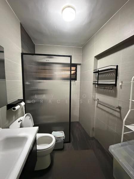 772 Bedok Reservoir View, 772 Bedok Reservoir View, Bedok / Upper East Coast, Room Rental, 100 sqft, HDB Flat For Rent, by Lay Hoon Grace Ser, 500264210 - Master Bathroom - PropertyGuru.com.sg