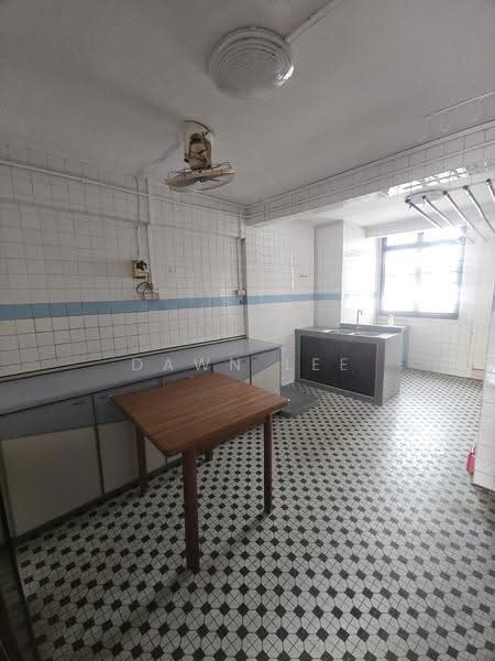 108 Lorong 1 Toa Payoh, 108 Lorong 1 Toa Payoh, Balestier / Toa Payoh, 2 Bedrooms, 700 sqft, HDB Flat For Sale, by Dawn Lee, 500264232 - Kitchen - PropertyGuru.com.sg