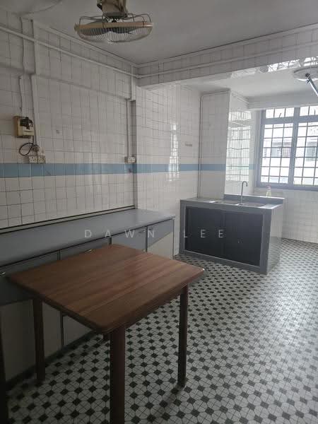 108 Lorong 1 Toa Payoh, 108 Lorong 1 Toa Payoh, Balestier / Toa Payoh, 2 Bedrooms, 700 sqft, HDB Flat For Sale, by Dawn Lee, 500264232 - Kitchen - PropertyGuru.com.sg
