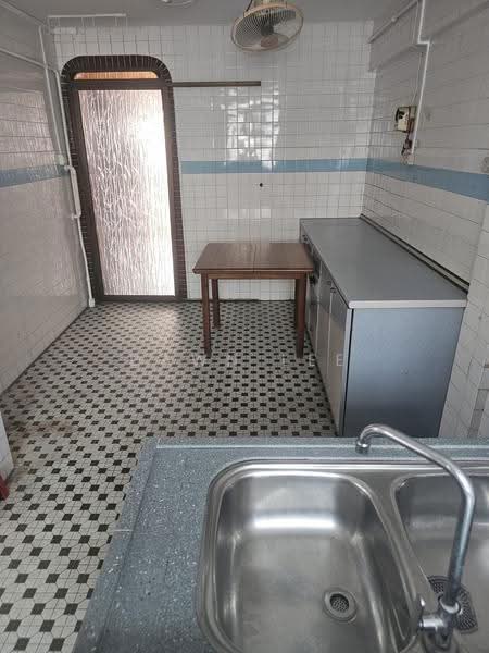 108 Lorong 1 Toa Payoh, 108 Lorong 1 Toa Payoh, Balestier / Toa Payoh, 2 Bedrooms, 700 sqft, HDB Flat For Sale, by Dawn Lee, 500264232 - Kitchen - PropertyGuru.com.sg