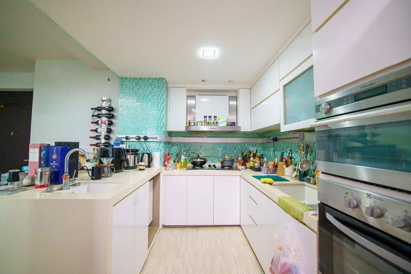 Central Green, 9 Jalan Membina, Alexandra / Commonwealth, 2 Bedrooms, 947 sqft, Condominium For Sale, by JOREEN LIM, 500264235 - Kitchen - PropertyGuru.com.sg