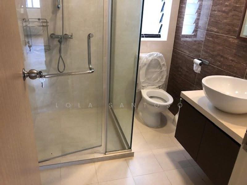 Regency Park, 13 Nathan Road, Tanglin / Holland / Bukit Timah, 3 Bedrooms, 2,250 sqft, Condominium For Sale, by Lola Santoso, 500264256 - Bathroom - PropertyGuru.com.sg