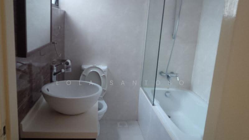 Regency Park, 13 Nathan Road, Tanglin / Holland / Bukit Timah, 3 Bedrooms, 2,250 sqft, Condominium For Sale, by Lola Santoso, 500264256 - Bathroom - PropertyGuru.com.sg