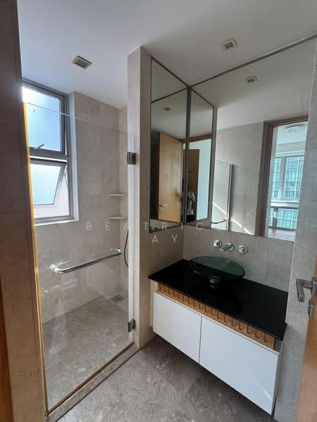 Cairnhill Crest, 2 Cairnhill Circle, Orchard / River Valley, 4 Bedrooms, 2,711 sqft, Condominium For Sale, by Beatrice Bay, 500264263 - Bathroom - PropertyGuru.com.sg