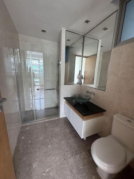 Cairnhill Crest, 2 Cairnhill Circle, Orchard / River Valley, 4 Bedrooms, 2,711 sqft, Condominium For Sale, by Beatrice Bay, 500264263 - Bathroom - PropertyGuru.com.sg