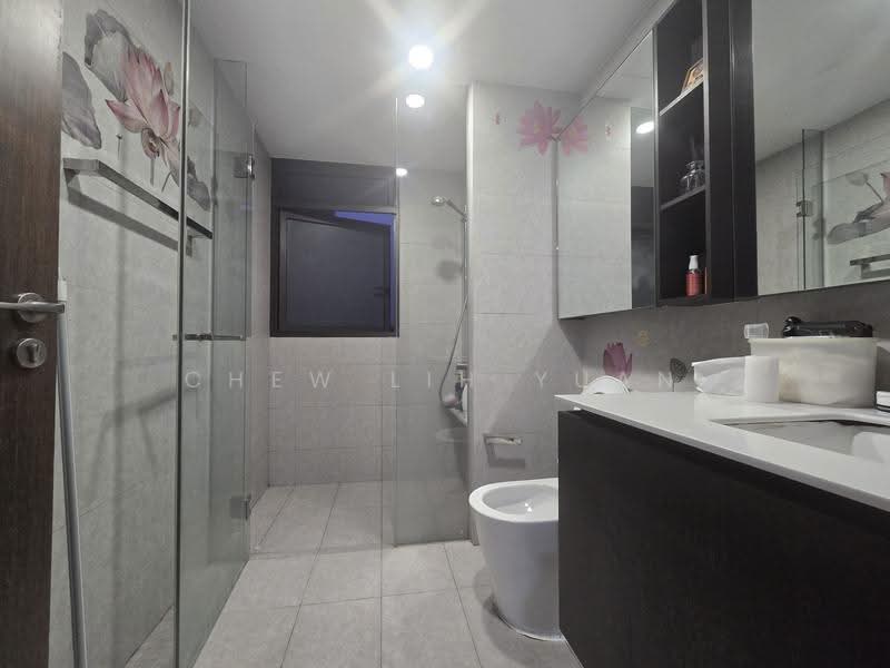iNz Residence, 76 Choa Chu Kang Avenue 5, Dairy Farm / Bukit Panjang / Choa Chu Kang, 4 Bedrooms, 1,184 sqft, Condominium For Sale, by Chew Lih Yuan, 500264268 - Bathroom - PropertyGuru.com.sg