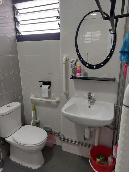 230 Jurong East Street 21, 230 Jurong East Street 21, Boon Lay / Jurong / Tuas, Room Rental, 100 sqft, HDB Flat For Rent, by ELSON SOH, 500264319 - Bathroom - PropertyGuru.com.sg
