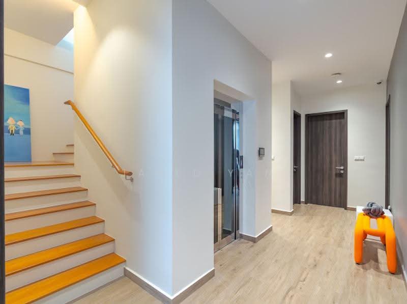 Serangoon Garden Estate, Cooling Close, Hougang / Punggol / Sengkang, 5 Bedrooms, 3,500 sqft, Corner Terrace For Sale, by Jared Yan, 500264324 - Corridor - PropertyGuru.com.sg