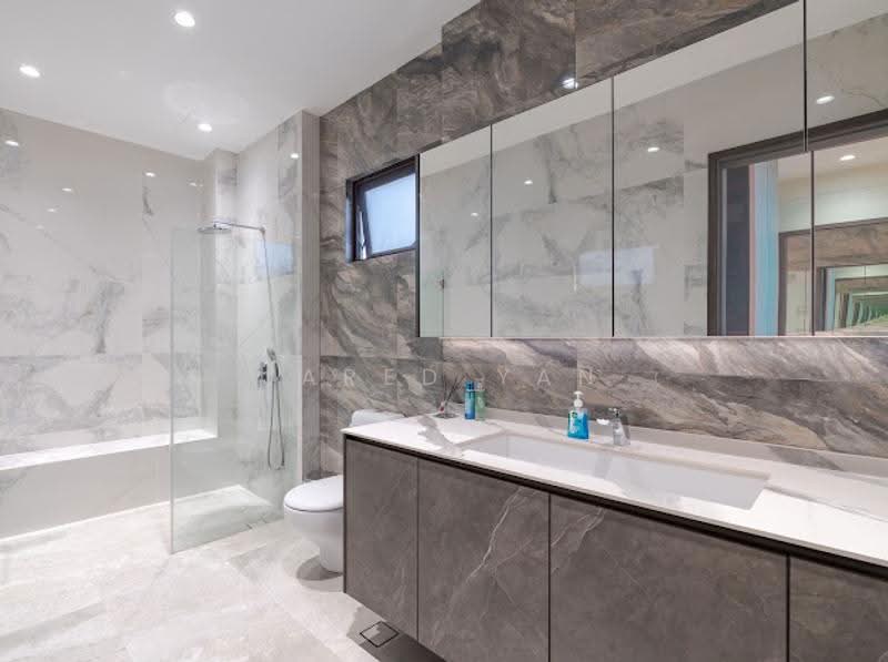 Serangoon Garden Estate, Cooling Close, Hougang / Punggol / Sengkang, 5 Bedrooms, 3,500 sqft, Corner Terrace For Sale, by Jared Yan, 500264324 - Bathroom - PropertyGuru.com.sg