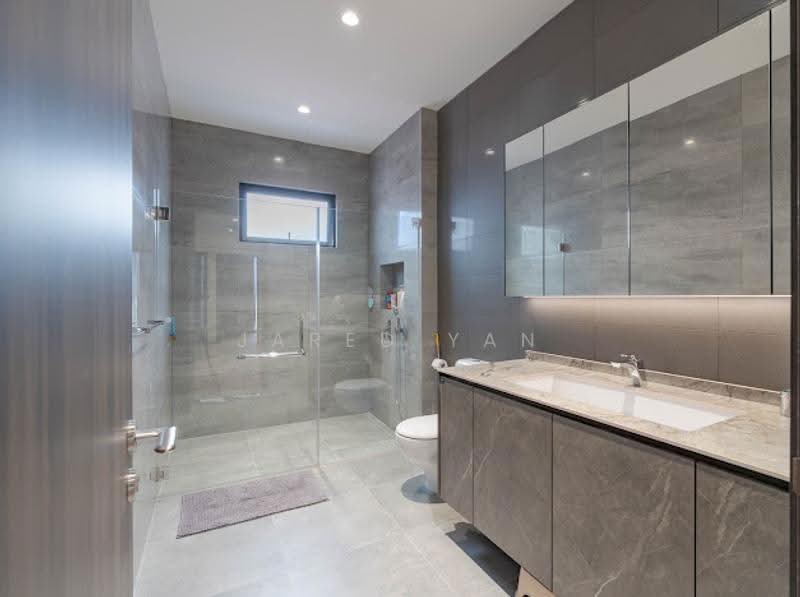 Serangoon Garden Estate, Cooling Close, Hougang / Punggol / Sengkang, 5 Bedrooms, 3,500 sqft, Corner Terrace For Sale, by Jared Yan, 500264324 - Bathroom - PropertyGuru.com.sg
