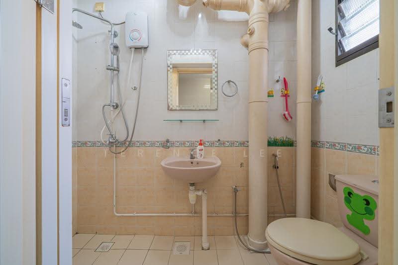 672A Jurong West Street 65, 672A Jurong West Street 65, Boon Lay / Jurong / Tuas, 3 Bedrooms, 1,184 sqft, HDB Flat For Sale, by Terence Lee, 500264333 - Bathroom - PropertyGuru.com.sg
