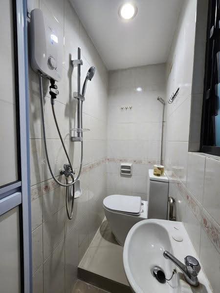The Anchorage, 370D Alexandra Road, Alexandra / Commonwealth, Room Rental, 180 sqft, Condominium For Rent, by Kelvin Chin, 500264340 - Bathroom - PropertyGuru.com.sg