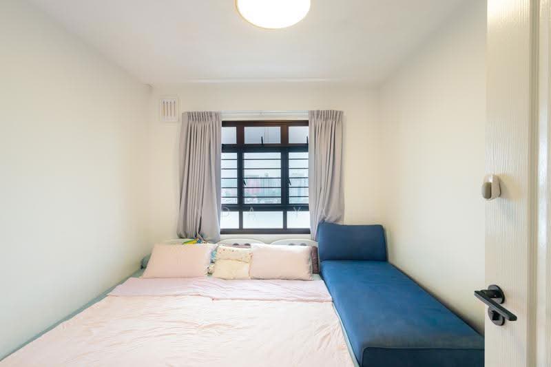 75A Redhill Road, 75A Redhill Road, Alexandra / Commonwealth, 3 Bedrooms, 1,076 sqft, HDB Flat For Sale, by Linda Yang, 500264351 - Bedroom - PropertyGuru.com.sg
