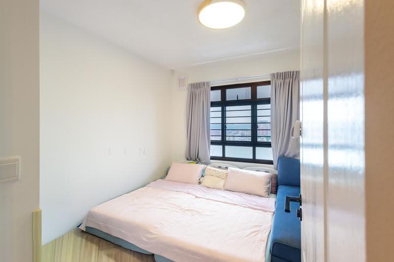 75A Redhill Road, 75A Redhill Road, Alexandra / Commonwealth, 3 Bedrooms, 1,076 sqft, HDB Flat For Sale, by Linda Yang, 500264351 - Bedroom - PropertyGuru.com.sg