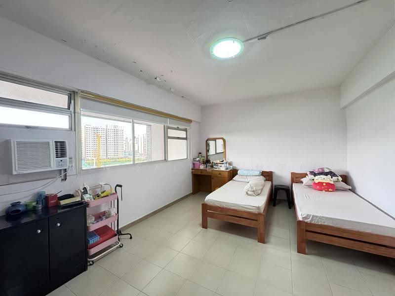 410 Jurong West Street 42, 410 Jurong West Street 42, Boon Lay / Jurong / Tuas, 3 Bedrooms, 1,615 sqft, HDB Flat For Sale, by Lin Sallee 林玥廷, 500264356 - Bedroom - PropertyGuru.com.sg