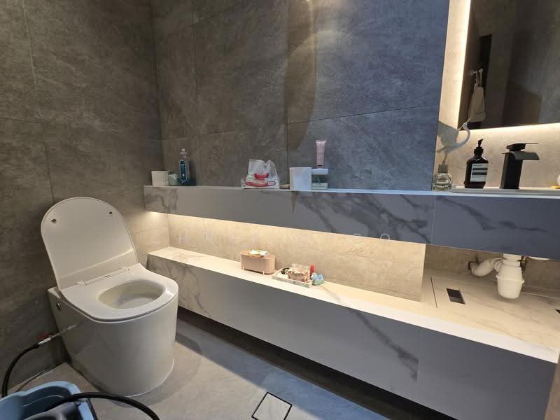 E-Centre @ Redhill, 3791 Jalan Bukit Merah, Alexandra / Commonwealth, 969 sqft, Light Industrial (B1) For Sale, by Chris Choo, 500264360 - Bathroom - CommercialGuru.com.sg