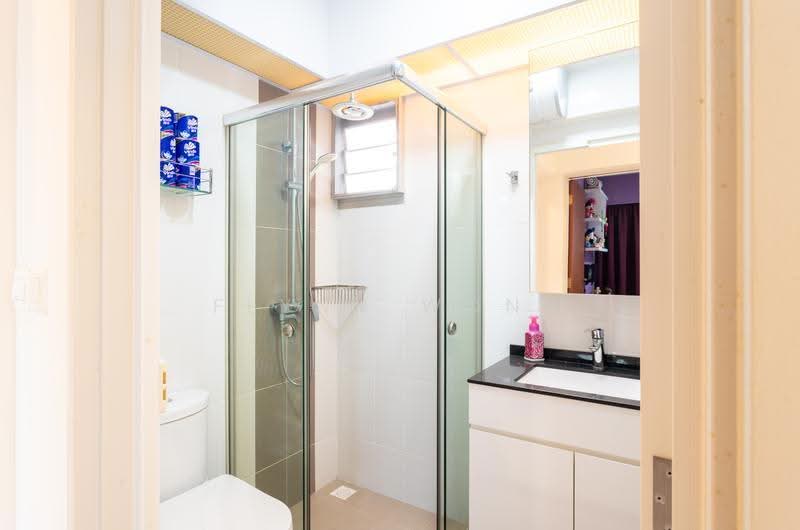473C Upper Serangoon Crescent, 473C Upper Serangoon Crescent, Hougang / Punggol / Sengkang, 2 Bedrooms, 732 sqft, HDB Flat For Sale, by Flynn Wong, 500264368 - Bathroom - PropertyGuru.com.sg