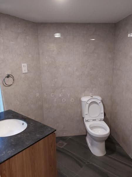 Beverly Hill, 61 Grange Road, Tanglin / Holland / Bukit Timah, 4 Bedrooms, 3,779 sqft, Condominium For Rent, by Ricky JS Foo, 500264375 - Guest Powder Room - PropertyGuru.com.sg
