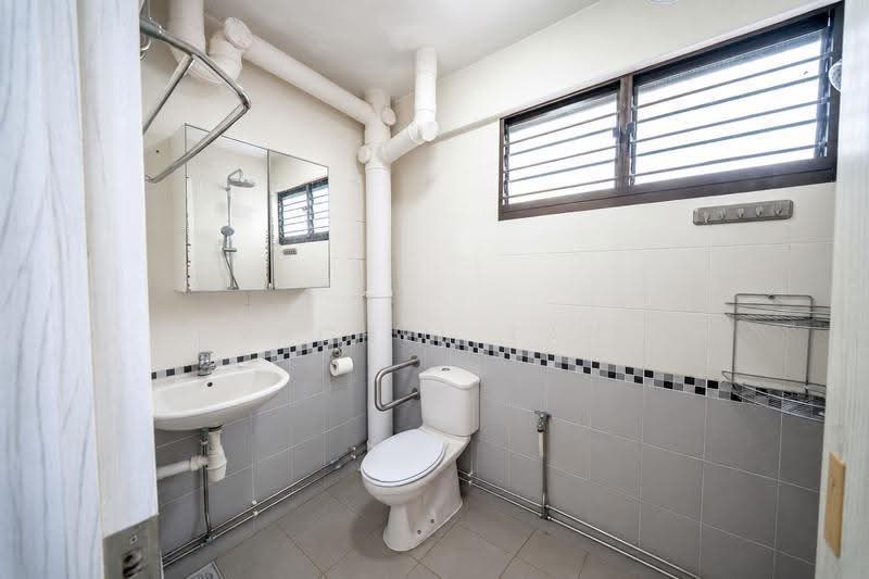 105 Bishan Street 12, 105 Bishan Street 12, Ang Mo Kio / Bishan / Thomson, 3 Bedrooms, 104 sqft, HDB Flat For Sale, by Rachel Tan, 500264376 - Bathroom - PropertyGuru.com.sg