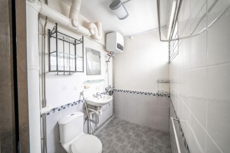 105 Bishan Street 12, 105 Bishan Street 12, Ang Mo Kio / Bishan / Thomson, 3 Bedrooms, 104 sqft, HDB Flat For Sale, by Rachel Tan, 500264376 - Bathroom - PropertyGuru.com.sg