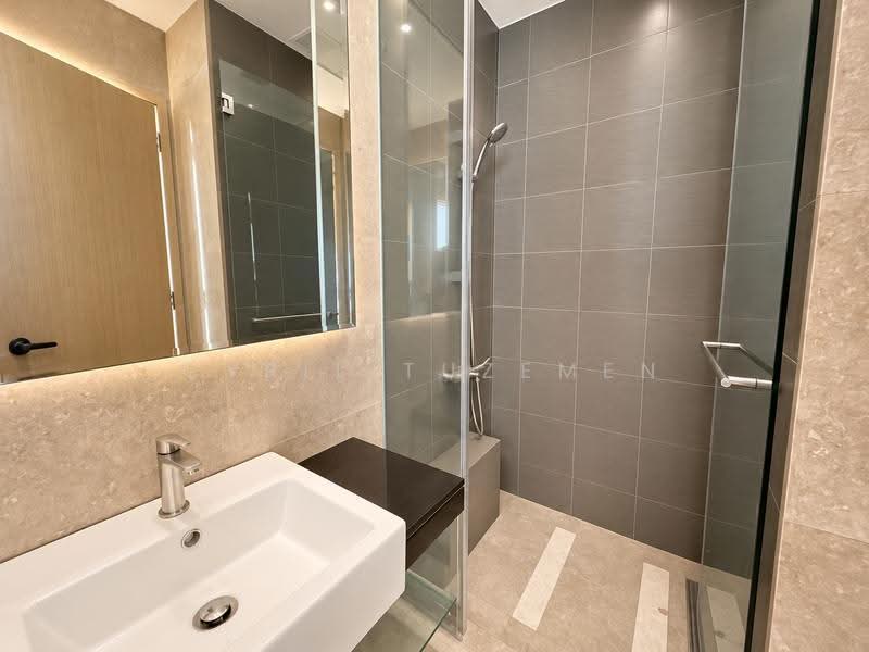 The Metz, 83 Devonshire Road, Orchard / River Valley, 2 Bedrooms, 1,023 sqft, Condominium For Rent, by Cyril Tuzemen, 500264377 - Bathroom - PropertyGuru.com.sg