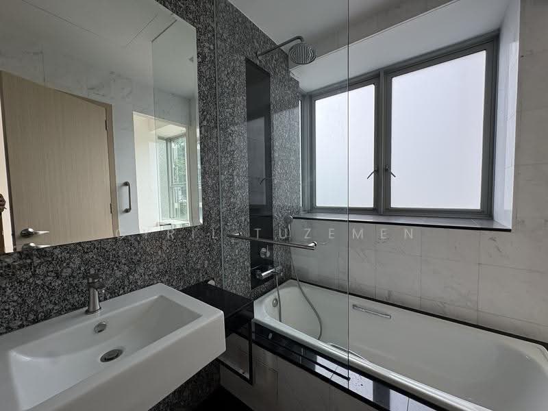 The Metz, 83 Devonshire Road, Orchard / River Valley, 2 Bedrooms, 1,023 sqft, Condominium For Rent, by Cyril Tuzemen, 500264377 - Bathroom - PropertyGuru.com.sg