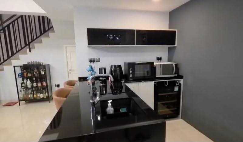 Homes at Eastwood Place, 8 Eastwood Place, Bedok / Upper East Coast, 6 Bedrooms, 5,000 sqft, Corner Terrace For Sale, by Vincent Chua, 500264381 - Kitchen - PropertyGuru.com.sg