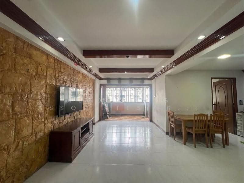 370 Woodlands Avenue 1, 370 Woodlands Avenue 1, Admiralty / Woodlands, 4 Bedrooms, 1,323 sqft, HDB Flat For Sale, by KAYLA LIM, 500264386 - Living Room - PropertyGuru.com.sg