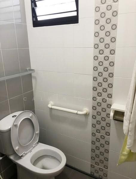 728 Clementi West Street 2, 728 Clementi West Street 2, Buona Vista / West Coast / Clementi New Town, 1 Bedroom, 721 sqft, HDB Flat For Rent, by Calvin Choh, 500264398 - Bathroom - PropertyGuru.com.sg