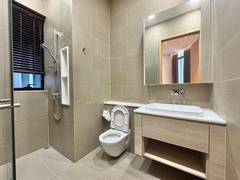 The Crest, 101 Prince Charles Crescent, Alexandra / Commonwealth, 4 Bedrooms, 1,625 sqft, Condominium For Sale, by Stephanie Quek, 500264399 - Bathroom - PropertyGuru.com.sg