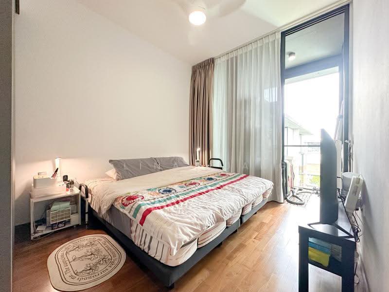 Parc Komo, 967 Upper Changi Road North, Changi Airport / Changi Village, 3 Bedrooms, 915 sqft, Condominium For Sale, by Julina Huang, 500264409 - Master Bedroom - PropertyGuru.com.sg