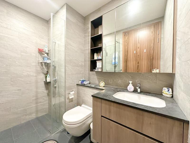 Parc Komo, 967 Upper Changi Road North, Changi Airport / Changi Village, 3 Bedrooms, 915 sqft, Condominium For Sale, by Julina Huang, 500264409 - Bathroom - PropertyGuru.com.sg