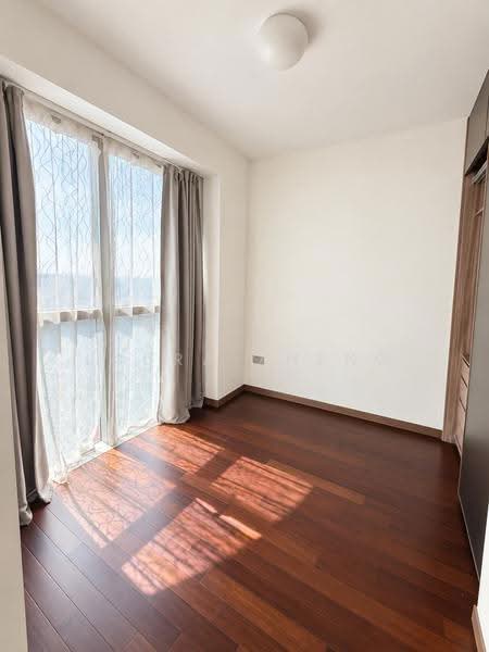 Queens Peak, 1 Dundee Road, Alexandra / Commonwealth, 3 Bedrooms, 850 sqft, Condominium For Sale, by Laura Zheng, 500264422 - Bedroom - PropertyGuru.com.sg