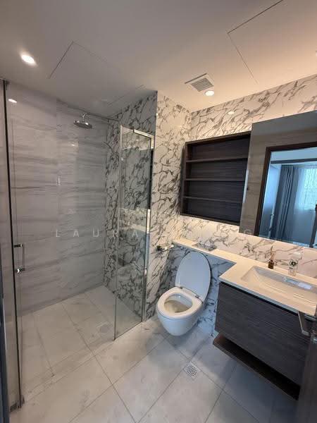 Queens Peak, 1 Dundee Road, Alexandra / Commonwealth, 3 Bedrooms, 850 sqft, Condominium For Sale, by Laura Zheng, 500264422 - Bathroom - PropertyGuru.com.sg