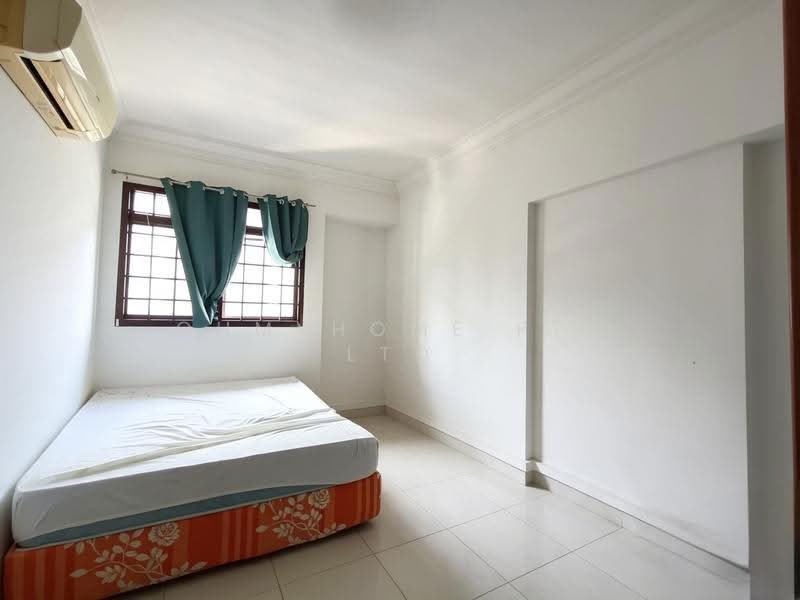 323A Sengkang East Way, 323A Sengkang East Way, Hougang / Punggol / Sengkang, 3 Bedrooms, 1,184 sqft, HDB Flat For Sale, by AARON LIM, 500264464 - Bedroom - PropertyGuru.com.sg