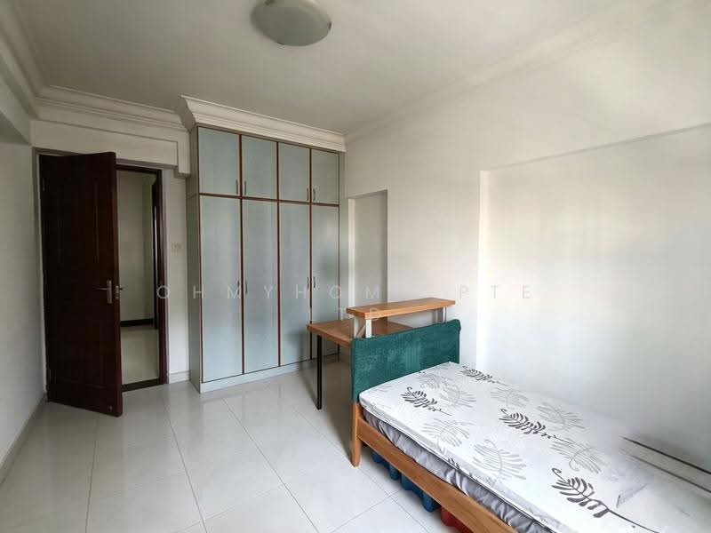 323A Sengkang East Way, 323A Sengkang East Way, Hougang / Punggol / Sengkang, 3 Bedrooms, 1,184 sqft, HDB Flat For Sale, by AARON LIM, 500264464 - Bedroom - PropertyGuru.com.sg