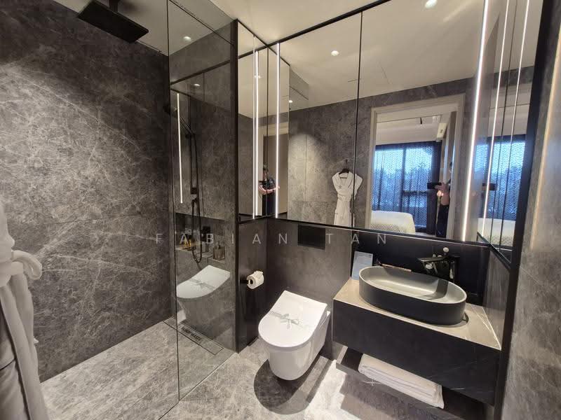 MRT Very Good Schools, Tanglin / Holland / Bukit Timah, 4 Bedrooms, 1,184 sqft, Condominium For Sale, by Fabian Tan, 500264473 - Bathroom - PropertyGuru.com.sg