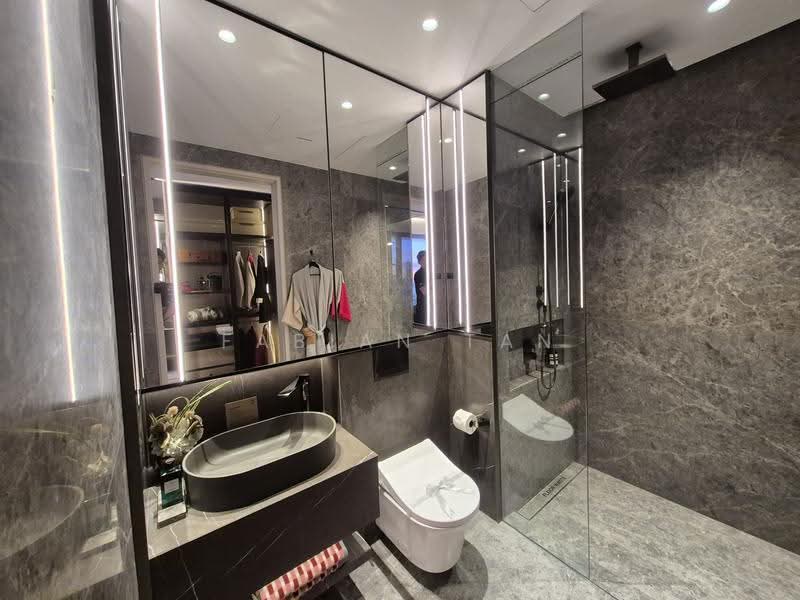 MRT Very Good Schools, Tanglin / Holland / Bukit Timah, 4 Bedrooms, 1,184 sqft, Condominium For Sale, by Fabian Tan, 500264473 - Bathroom - PropertyGuru.com.sg