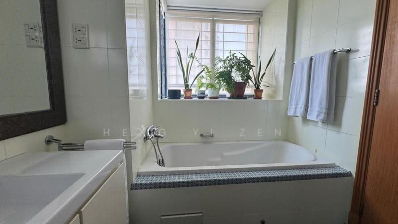 Haig Court, 152 Haig Road, East Coast / Marine Parade, 4 Bedrooms, 1,550 sqft, Condominium For Sale, by Heng Yi Zen, 500264488 - Bathroom - PropertyGuru.com.sg