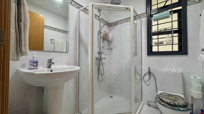 Haig Court, 152 Haig Road, East Coast / Marine Parade, 4 Bedrooms, 1,550 sqft, Condominium For Sale, by Heng Yi Zen, 500264488 - Bathroom - PropertyGuru.com.sg