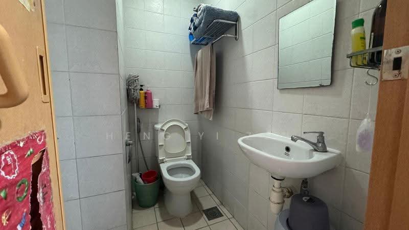 Haig Court, 152 Haig Road, East Coast / Marine Parade, 4 Bedrooms, 1,550 sqft, Condominium For Sale, by Heng Yi Zen, 500264488 - Bathroom - PropertyGuru.com.sg