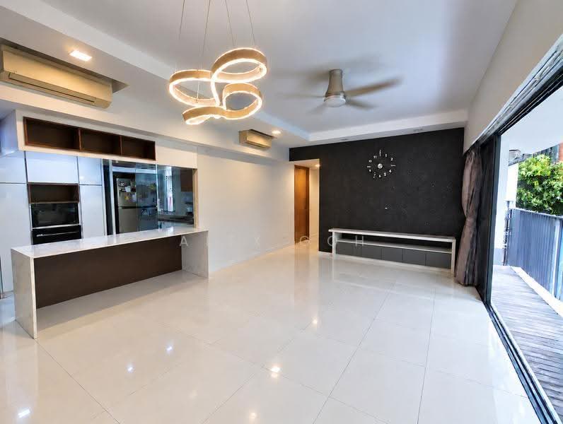 Coco Palms, 15 Pasir Ris Grove, Pasir Ris / Tampines, 4 Bedrooms, 1,378 sqft, Condominium For Rent, by Alex Goh, 500264492 - Living Room - PropertyGuru.com.sg
