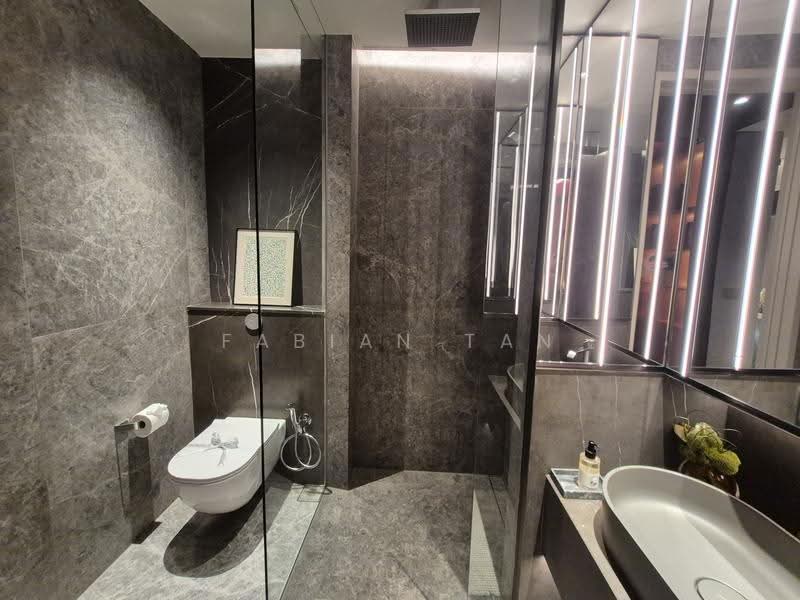 MRT Top Schools, Tanglin / Holland / Bukit Timah, 4 Bedrooms, 1,378 sqft, Condominium For Sale, by Fabian Tan, 500264500 - Bathroom - PropertyGuru.com.sg