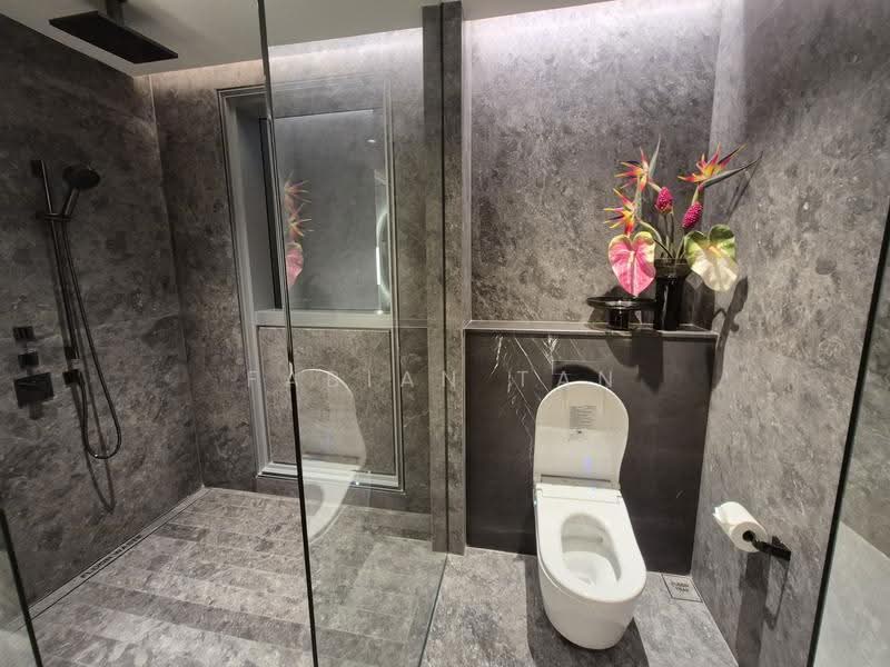 MRT Top Schools, Tanglin / Holland / Bukit Timah, 4 Bedrooms, 1,378 sqft, Condominium For Sale, by Fabian Tan, 500264500 - Bathroom - PropertyGuru.com.sg