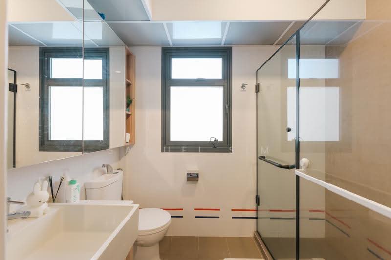 445B Clementi Avenue 3, 445B Clementi Avenue 3, Buona Vista / West Coast / Clementi New Town, 3 Bedrooms, 1,001 sqft, HDB Flat For Sale, by Samuel Sim, 500264525 - Bathroom - PropertyGuru.com.sg