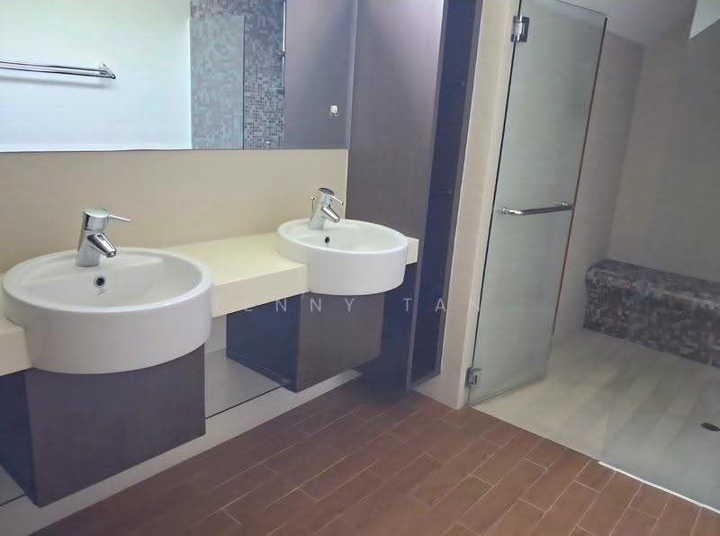 7 Mins Walk To Tan Kah Kee MRT! Within 20 Mins To NUS & SIM!, Newton / Novena, Room Rental, 200 sqft, Cluster House For Rent, by Lenny Tan, 500264534 - Bathroom - PropertyGuru.com.sg