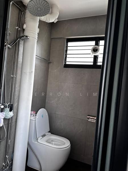 222 Yishun Street 21, 222 Yishun Street 21, Sembawang / Yishun, Room Rental, 125 sqft, HDB Flat For Rent, by Jerron Lim, 500264536 - Bathroom - PropertyGuru.com.sg