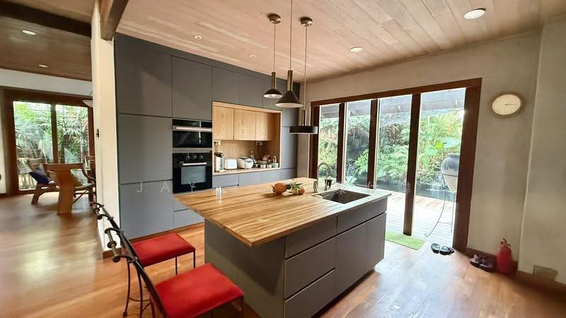 Rare Move In Condition Detached House Near Greenwich V, Seletar / Yio Chu Kang, 7 Bedrooms, 7,733 sqft, Detached House For Sale, by Jay Loy 黎仕緯, 500264552 - Kitchen - PropertyGuru.com.sg